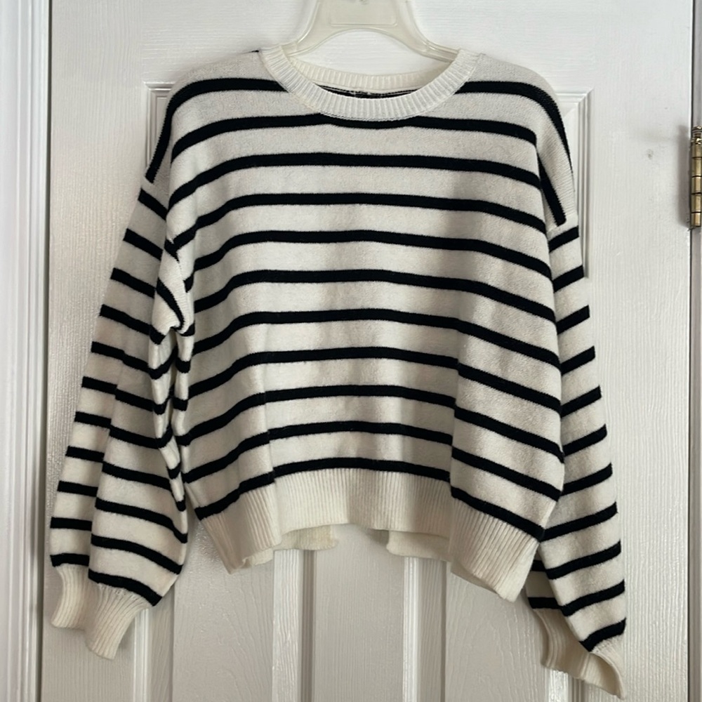 Dazy Long Sleeve Rear Faux Button Design Striped Sweater